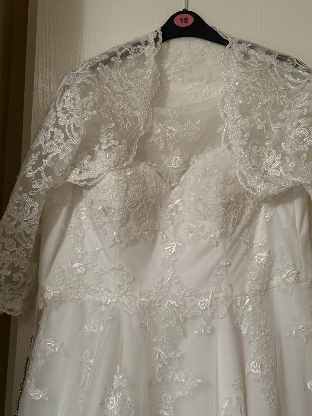 Preview of the first image of Ivory white wedding dress.