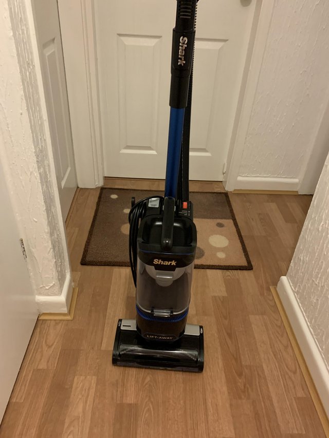 Preview of the first image of Shark NV602UKT model vacuum cleaner complete with tools.