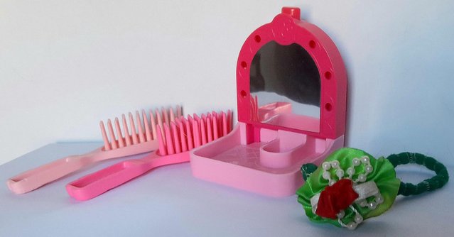 Preview of the first image of BARBIE,s ACCESSORY SET OF 4 MIRROR, SCRUNCHIE, BRUSHES.
