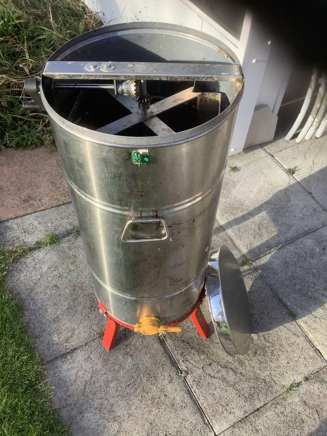 Preview of the first image of 4Frame honey extractor excellent condition.