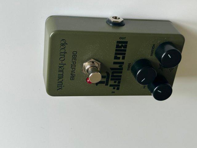 Preview of the first image of Electro Harmonix Bigg Muff  90’s Sound Fuzz pedal.