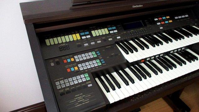 Preview of the first image of Technics SX-EA5 Two Keyboard Organ.