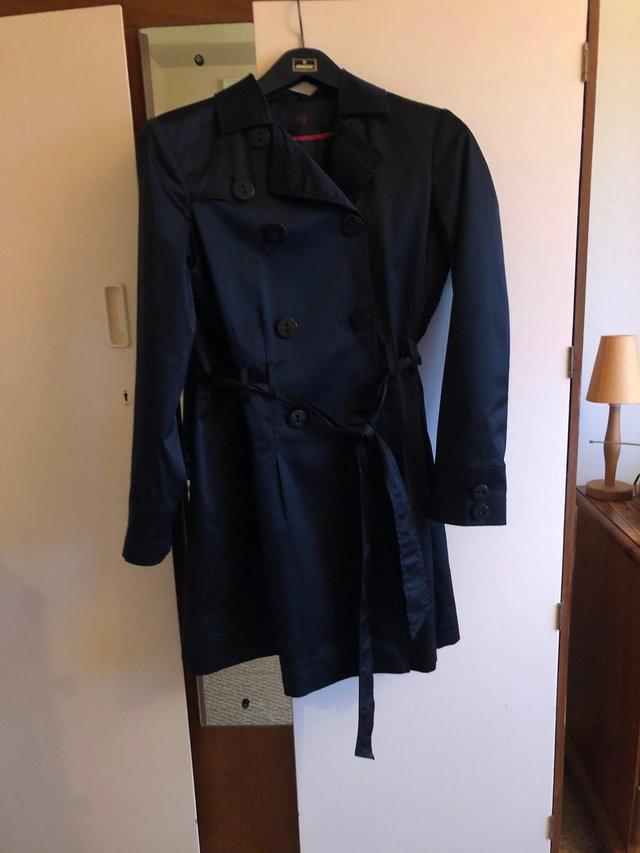 Preview of the first image of Lady’s smart rain coat / macintosh.