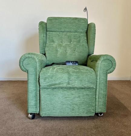 Image 1 of LUXURY ELECTRIC RISER RECLINER GREEN CHAIR ~ CAN DELIVER