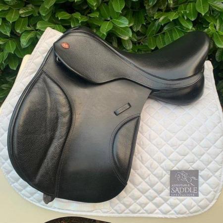 Image 3 of Kent & Masters 17” S-Series High Wither Compact saddle