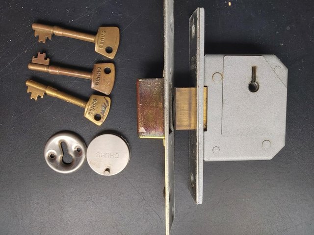 Preview of the first image of CHUBB 5 LEVER MORTICE LOCK BS 3621.