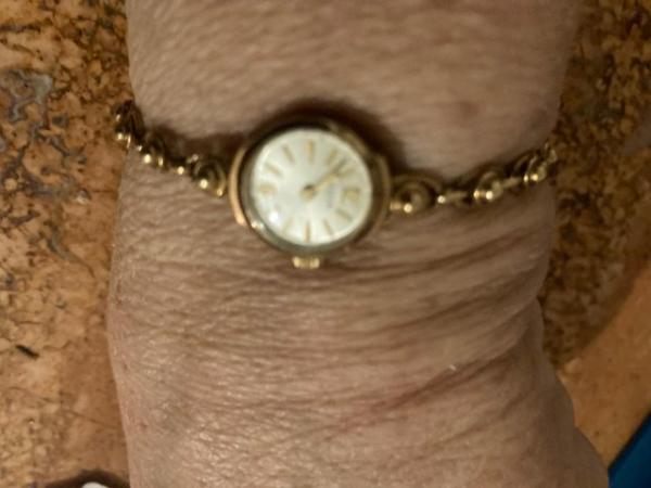 Image 2 of 9ct Gold Hallmarked Ladies Watch Avia 17 Jewels in box