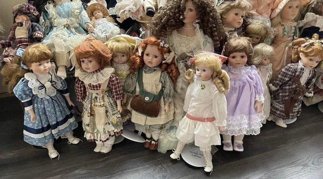 Preview of the first image of Porcelain vintage dolls- 100 items.