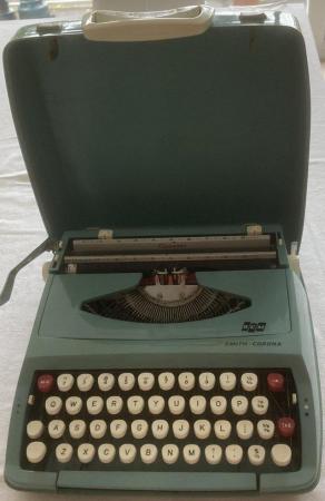 Image 2 of Smith-Corona Corsair Typewriter