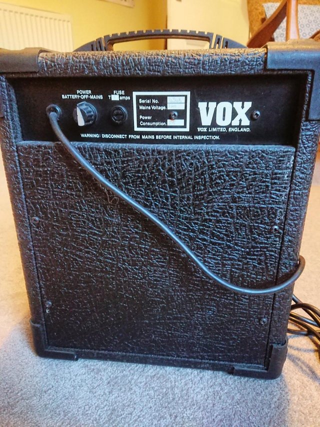 Preview of the first image of Vox Busker, great practice amplifier with vintage sound.