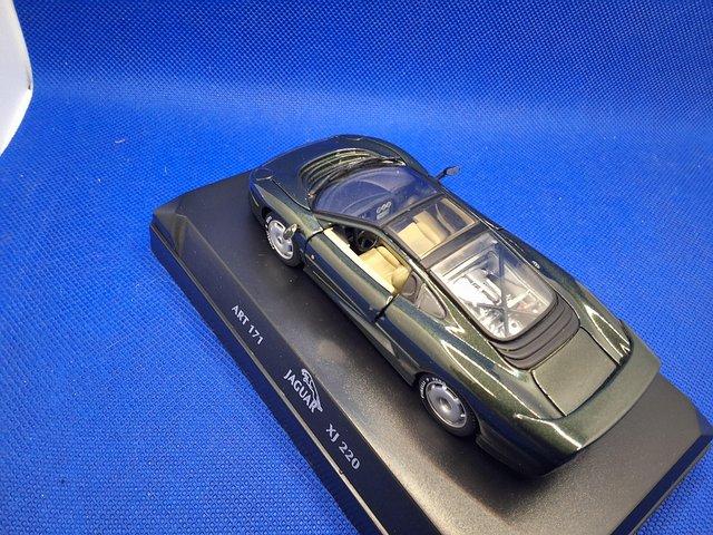 Preview of the first image of Detail cars collection Jaguar XJ 220.