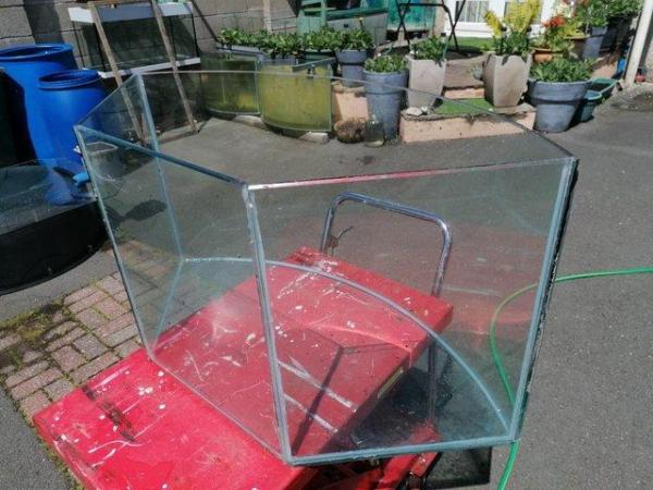 Image 2 of LARGE CURVED FRONT FISH TANK 10MM GLASS