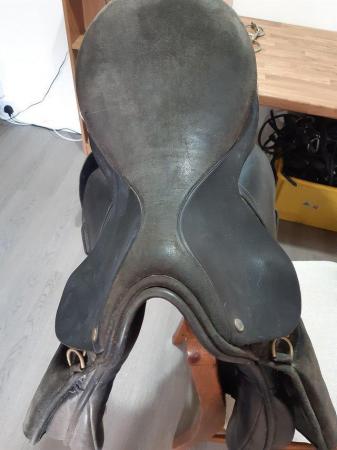 Image 2 of 20 inch black saddle - unknown make