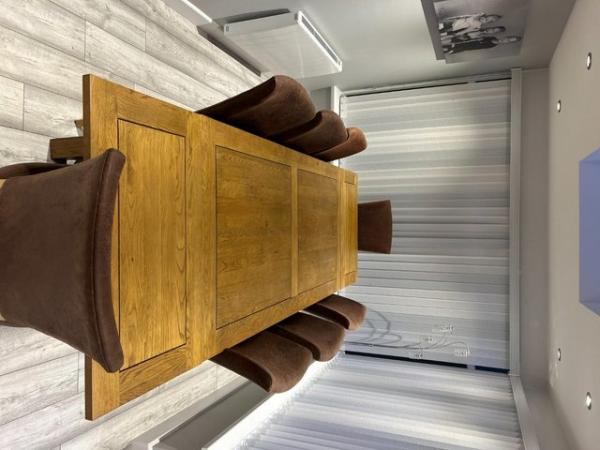 Image 1 of solid oak extendable table and 8 chairs