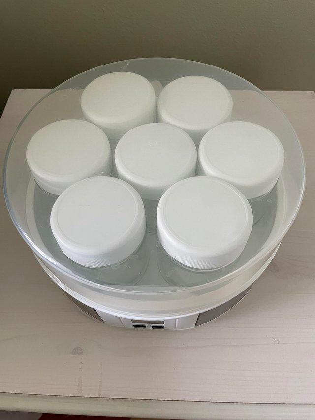 Preview of the first image of VonShef yoghurt maker with 6 jars.