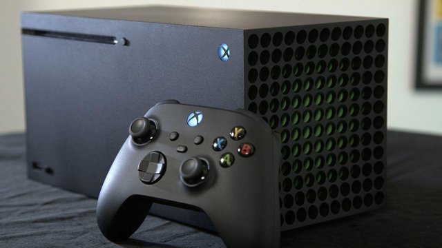 Preview of the first image of XBOX Series X with controller.