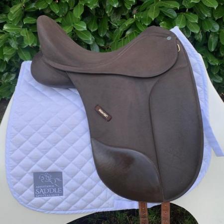 Image 10 of Wintec 17 inch Isabell Werth Dressage saddle