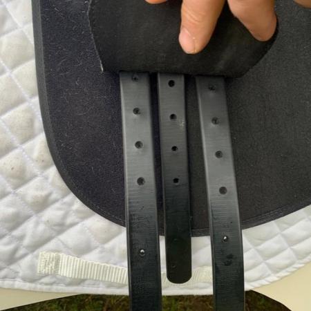 Image 11 of Wintec 17.5 inch black jump saddle