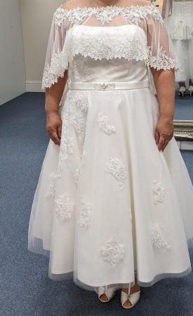 Image 3 of Beautiful Bridal Dress with Elegant Shawl size 20