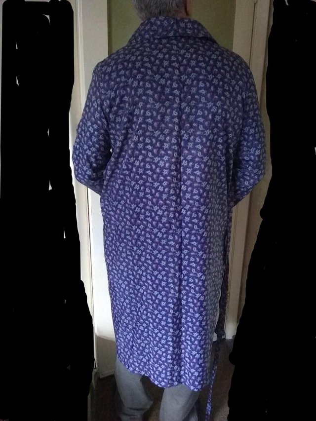 Preview of the first image of MAN'S VINTAGE PAISLEY ROBE - XL.