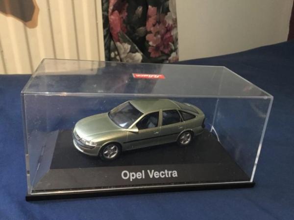 Image 1 of Vauxhall Opel Vectra 1:43 die cast model