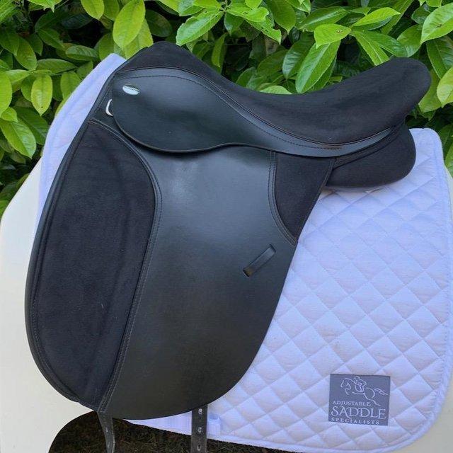 Preview of the first image of Thorowgood T4 17.5 inch cob dressage saddle.