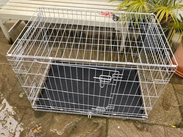 Image 3 of Dog crate, medium sized, easy to assemble