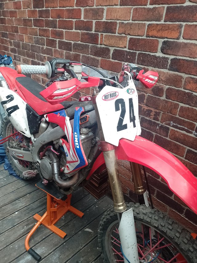 Preview of the first image of Honda CRF 450r2006 excellent condition.