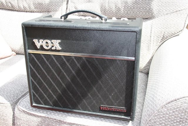 Image 4 of Vox VT20 Modelling Guitar Amplifier