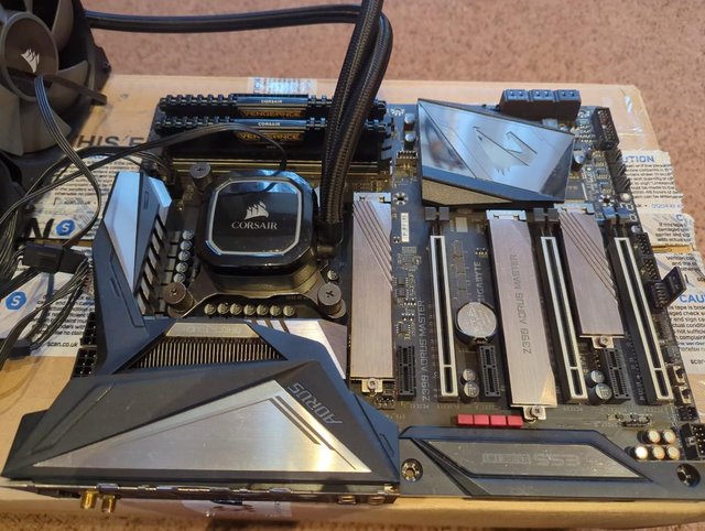 Preview of the first image of Gigabyte Z390 Auros Master + i7 9700k + 32GB + Cooler.
