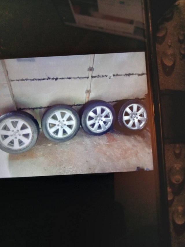 Preview of the first image of VW Passat Estate 2007 4X16" Alloy wheels.