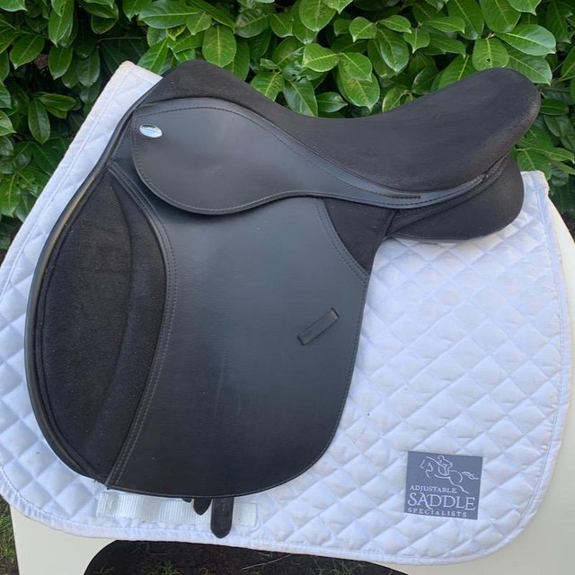 Preview of the first image of Thorowgood T4 17.5  inch cob saddle.