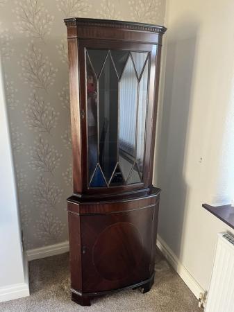Image 3 of Mahogany corner unit with glass cabinet and lock doors
