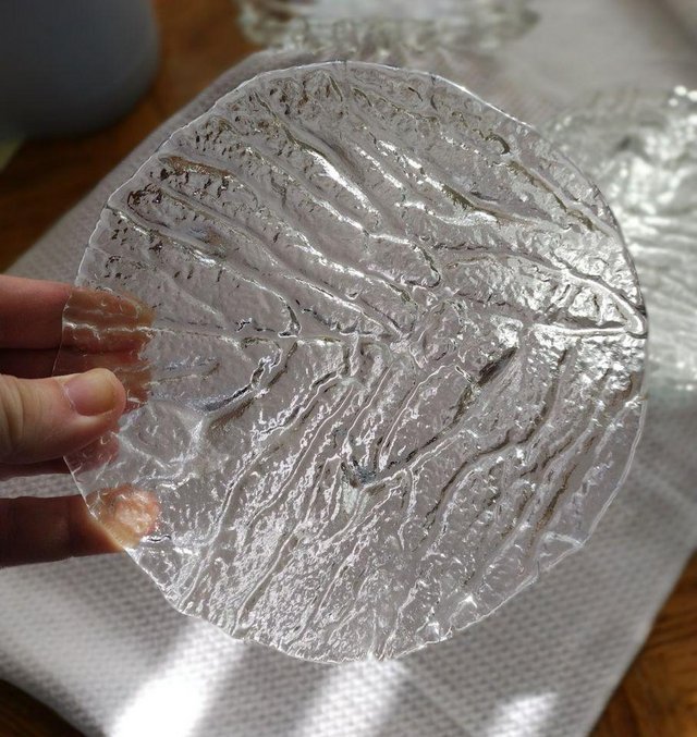 Preview of the first image of set of 6 glass leaf pattern plates.