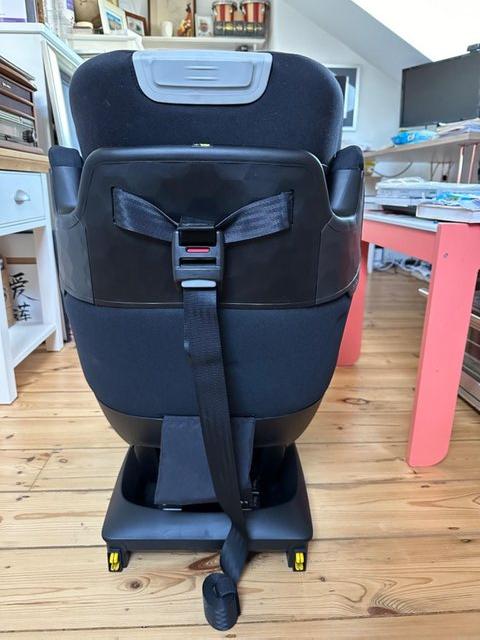 Preview of the first image of Maxi-Cosi Titan Pro Car Seat USED.