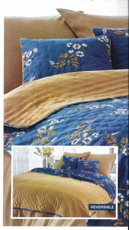 Image 1 of NEW Reversible Floral Quilt two styles in one.( 160 x 160cm)