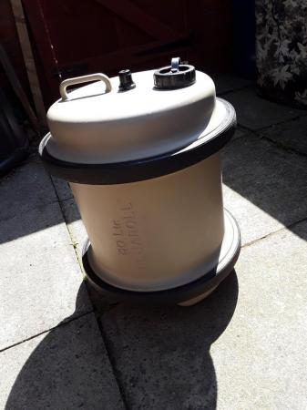 Image 3 of AQUAROLL 40 LITRE WATER CARRIER,COVER AND HANDLE.
