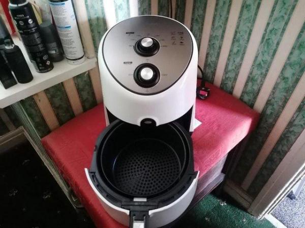 Image 3 of AIR FRYER LIKE NEW WHITE COLOUR