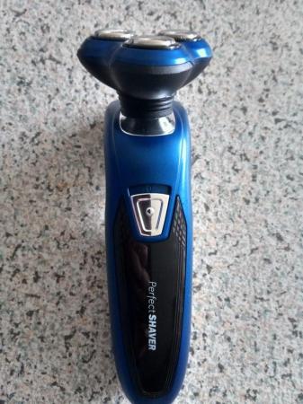Image 2 of Travel Shaver Battery operated