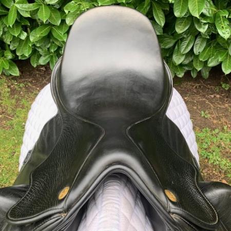 Image 13 of Fairfax 17.5” Original Monoflap Dressage saddle