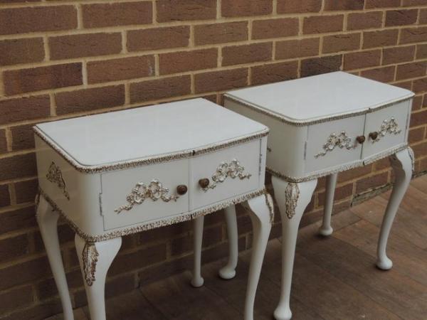Image 7 of Pair of Queen Anne Glossy Bedside Tables (UK Delivery)