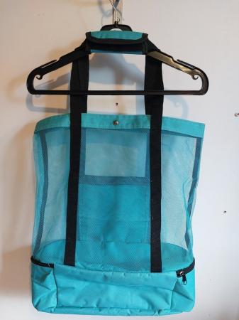 Image 2 of Green picnic bag with insulated storage