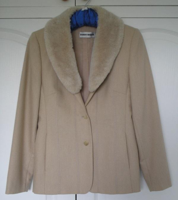 Preview of the first image of Gerry Weber Camel fitted jacket/detachable collar- 8/10.