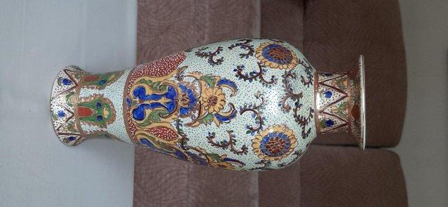 Image 1 of Decorative Display Vase, no flaws