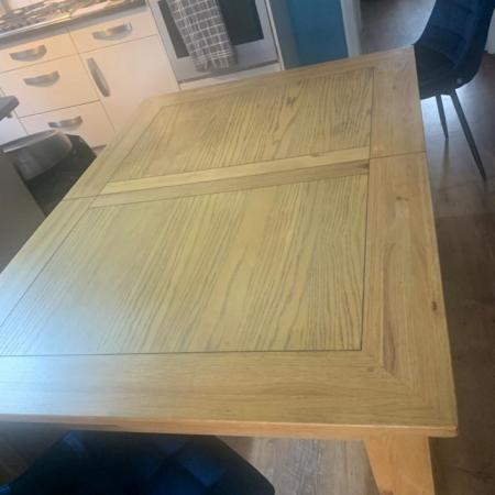 Image 2 of Solid oak extendable table