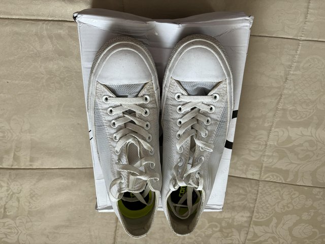 Preview of the first image of Mens Converse Trainers size 8.
