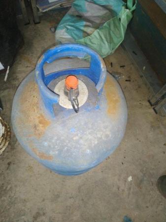Image 3 of Calor gas bottle 15 kg  not sure if there's gas init