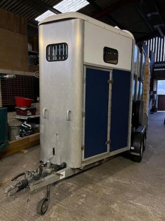 Image 2 of Ifor Williams HB510R Horse Trailer