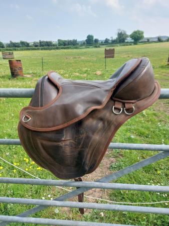 Image 2 of Brown leather treeless saddle pad