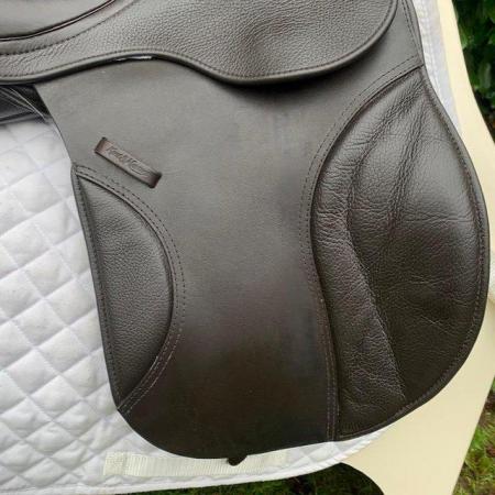 Image 12 of Kent and Masters 16.5 S series mgc compact saddle